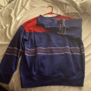 New York Giants long sleeve sweatshirt. Tailgate attire.